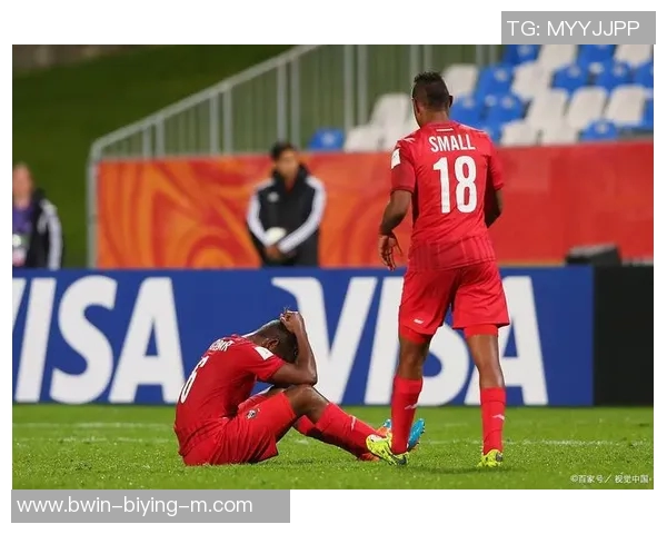 球星背影在绿茵场上的奋力拼搏瞬间展现足球激情与梦想 球星背影在绿茵场上的奋力拼搏瞬间展现足球激情与梦想