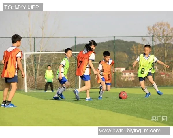 从踢饮料罐到绿茵场英雄:足球巨星的成长之路 从踢饮料罐到绿茵场英雄:足球巨星的成长之路